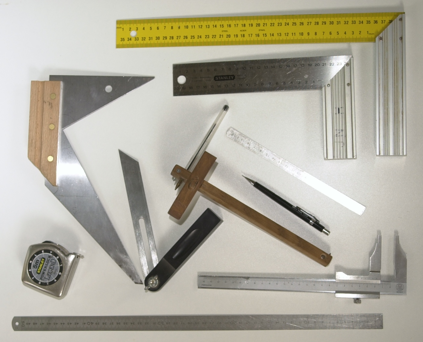 Matériel : les outils de traçage et de mesure