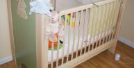 Un lit pour bébé, simple et moderne