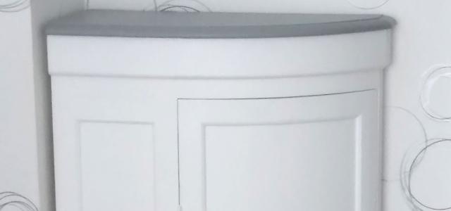 Encoignure à porte cintrée, meuble terminé