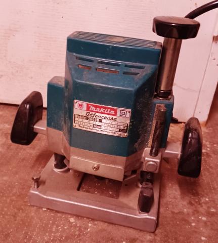 Défonceuse Makita 36008