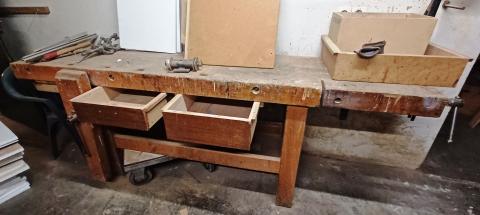 Établi traditionnel en bois (presse avant, presse en bout)