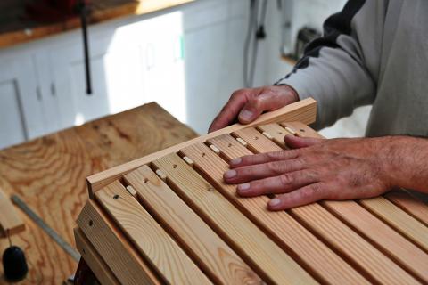 Des repose-pieds : positionnement des lames d'assise